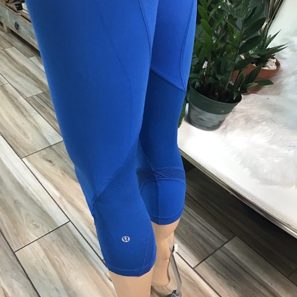 Lululemon Mid Rise Crop Leggings - Picture 3 of 4